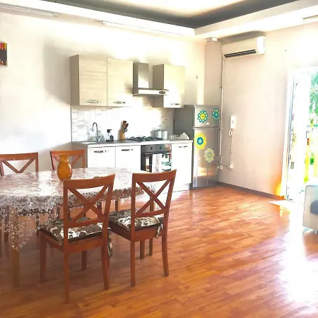 La Casa Di Frinky Apartment *